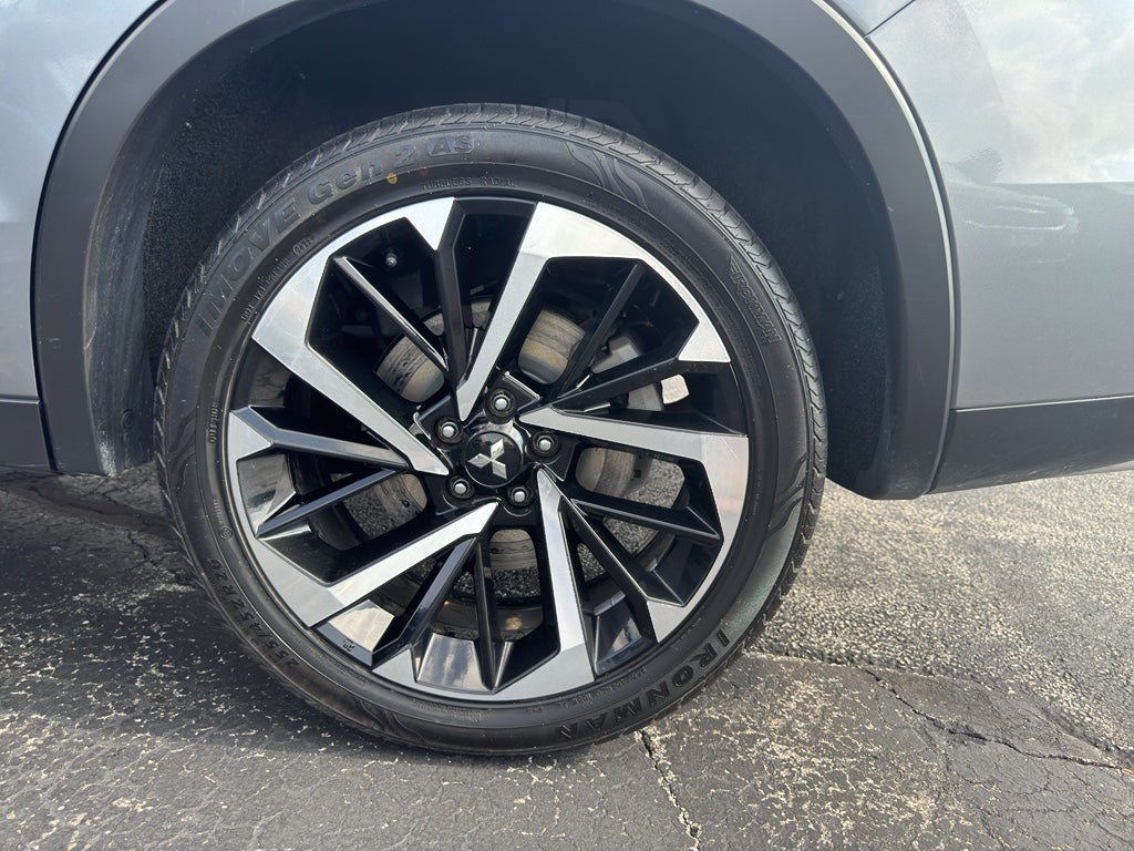 2024 Mitsubishi Outlander Base
