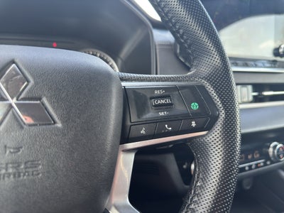 2024 Mitsubishi Outlander Base