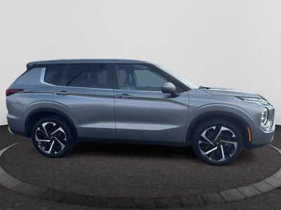 2024 Mitsubishi Outlander Base