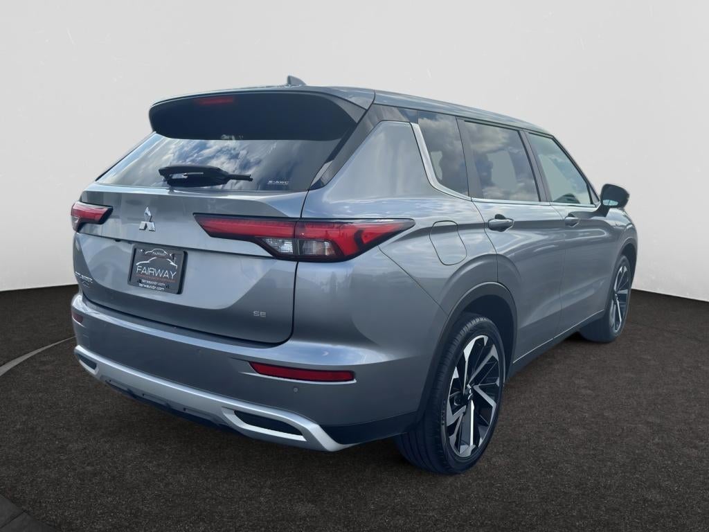 2024 Mitsubishi Outlander Base
