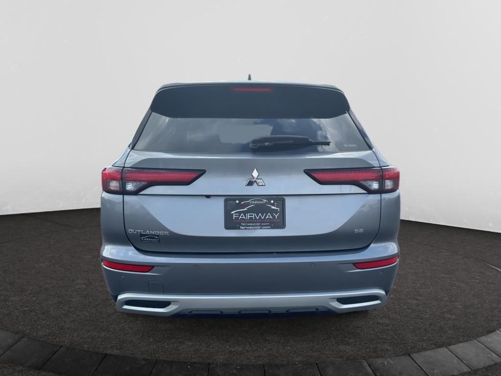 2024 Mitsubishi Outlander Base