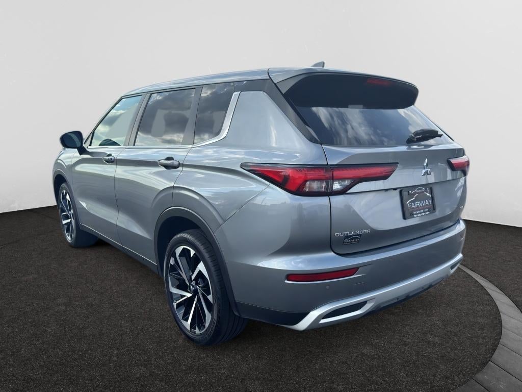 2024 Mitsubishi Outlander Base