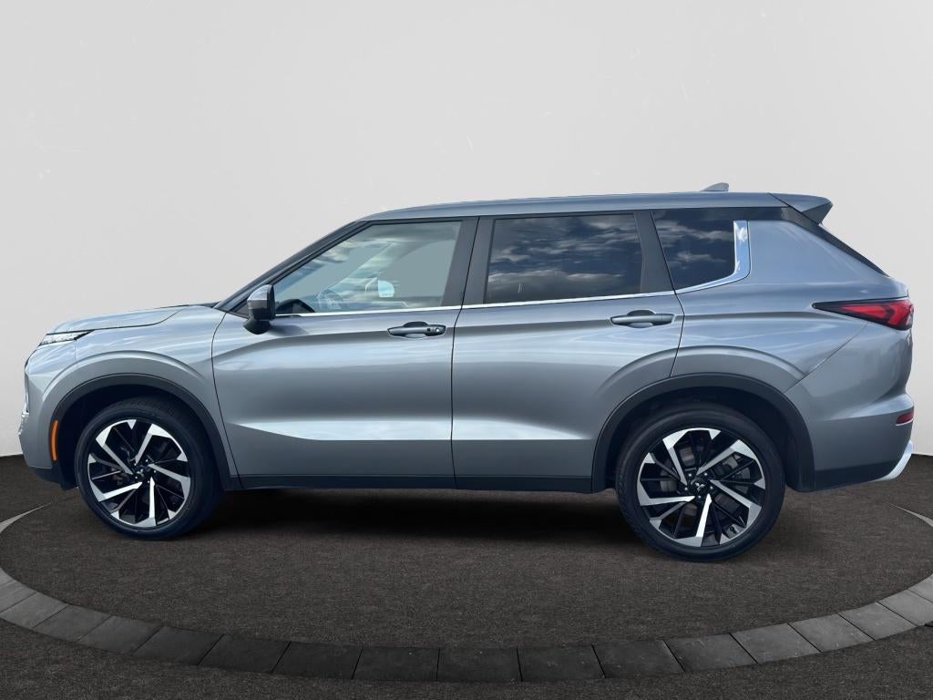 2024 Mitsubishi Outlander Base