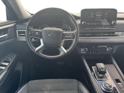 2024 Mitsubishi Outlander Base