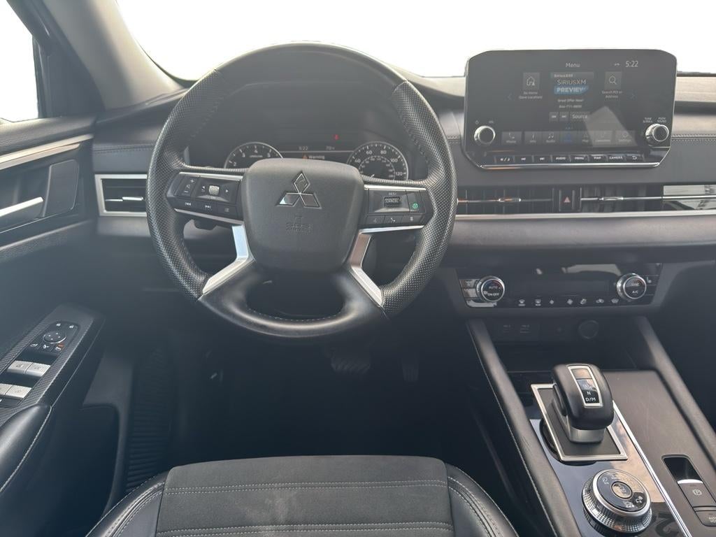 2024 Mitsubishi Outlander Base