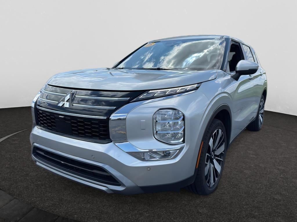 2025 Mitsubishi Outlander Base