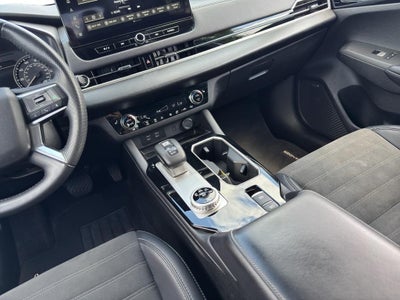 2025 Mitsubishi Outlander Base