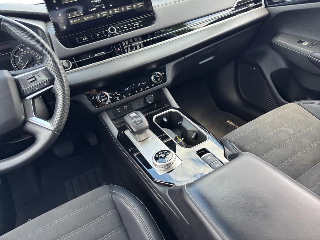 2025 Mitsubishi Outlander Base