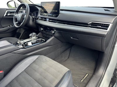 2025 Mitsubishi Outlander Base