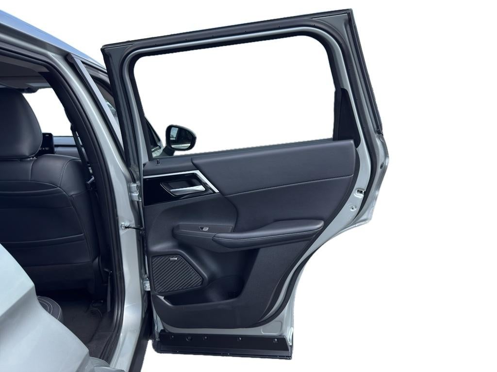 2025 Mitsubishi Outlander Base