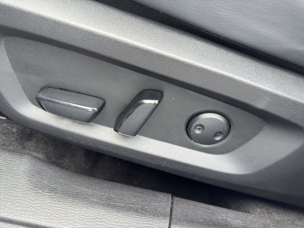 2025 Mitsubishi Outlander Base