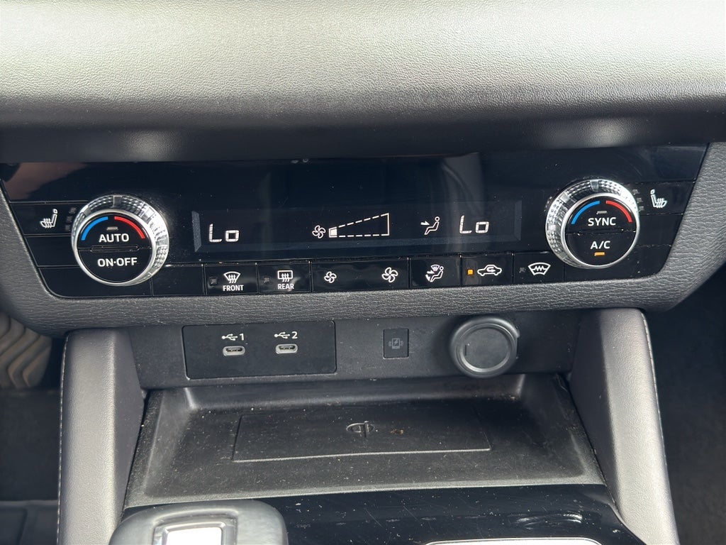2025 Mitsubishi Outlander Base