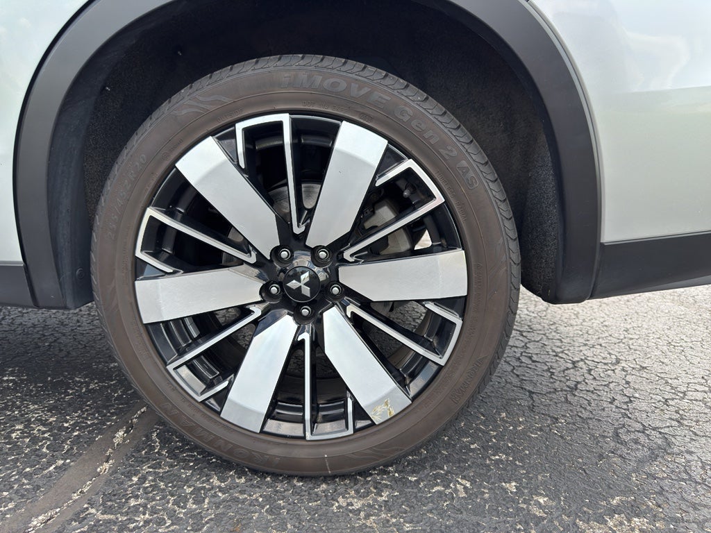 2025 Mitsubishi Outlander Base