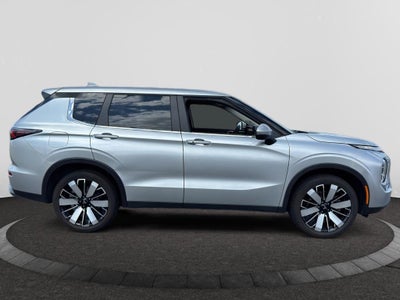 2025 Mitsubishi Outlander Base