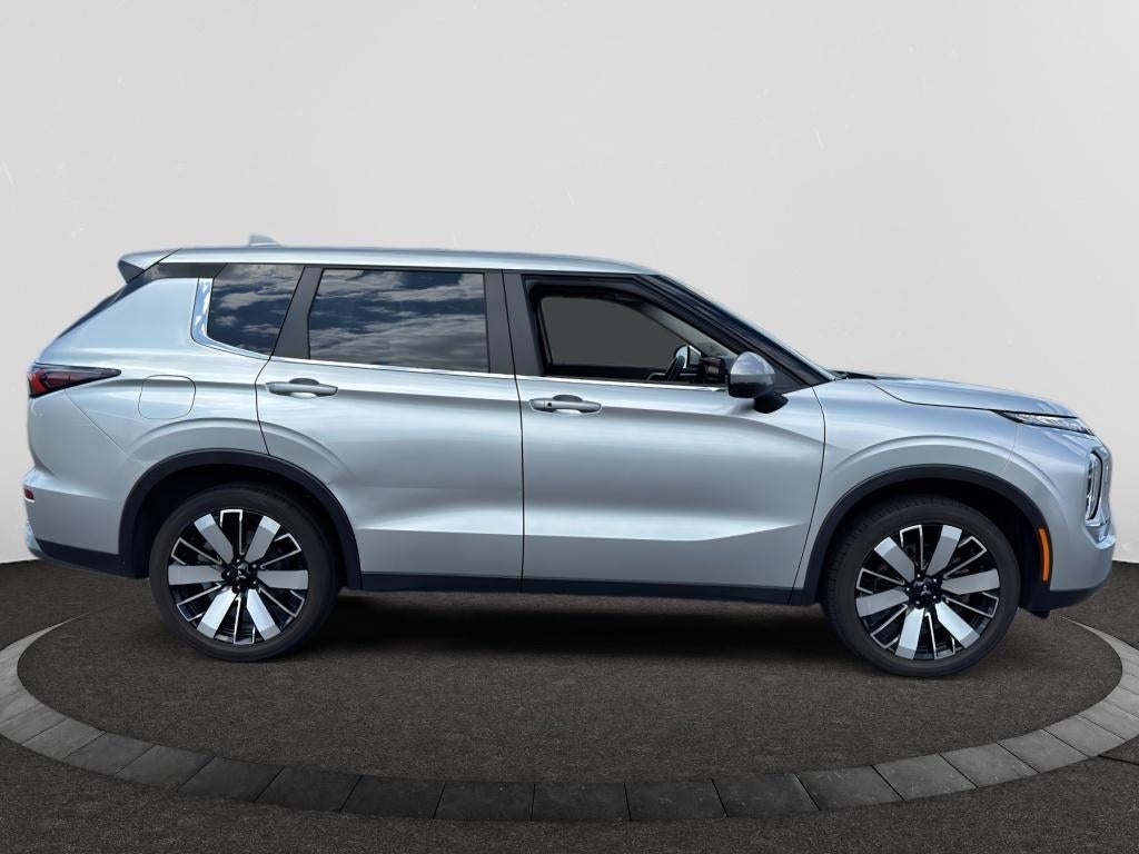 2025 Mitsubishi Outlander Base