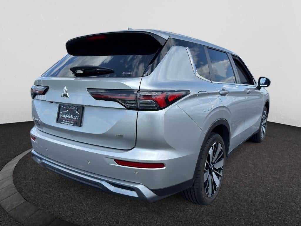 2025 Mitsubishi Outlander Base