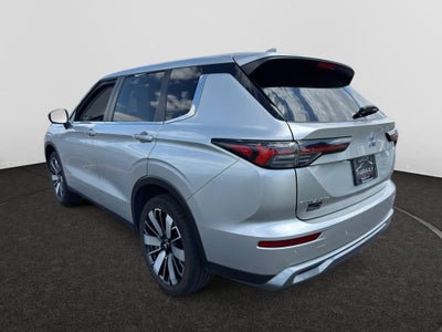 2025 Mitsubishi Outlander Base