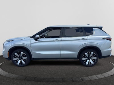 2025 Mitsubishi Outlander Base