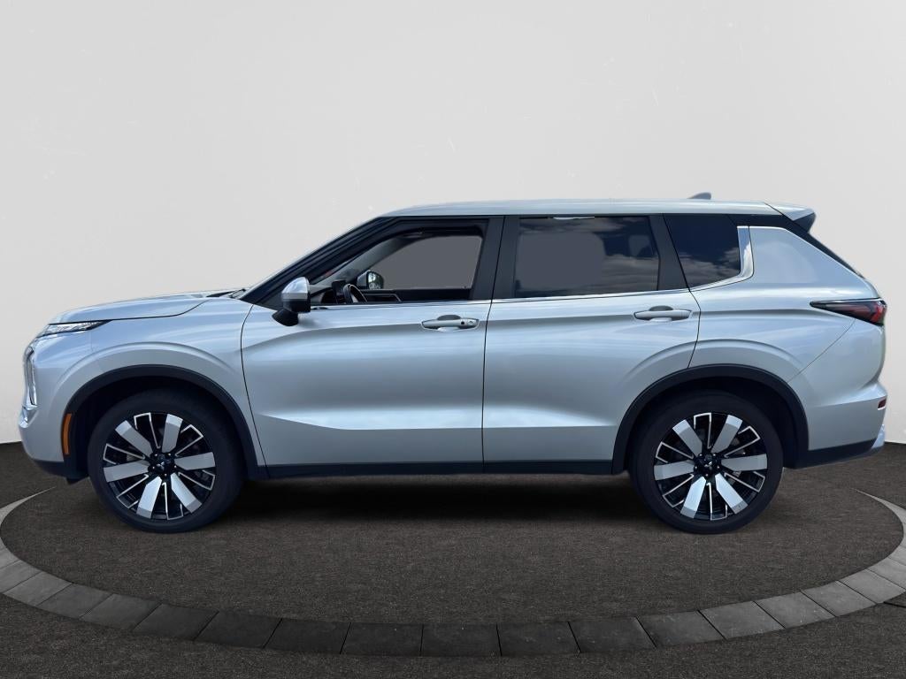 2025 Mitsubishi Outlander Base