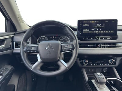 2025 Mitsubishi Outlander Base