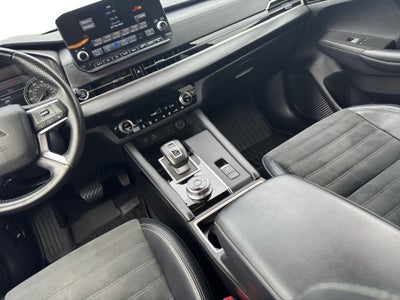 2024 Mitsubishi Outlander Base