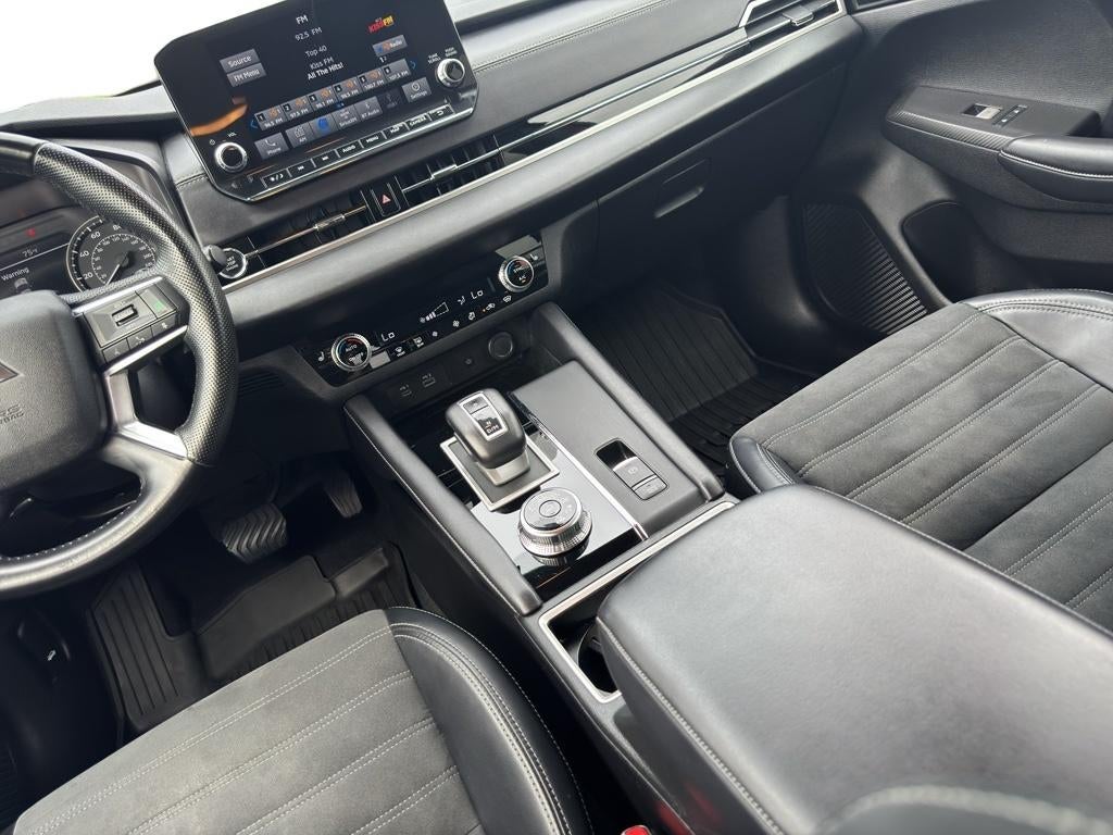 2024 Mitsubishi Outlander Base