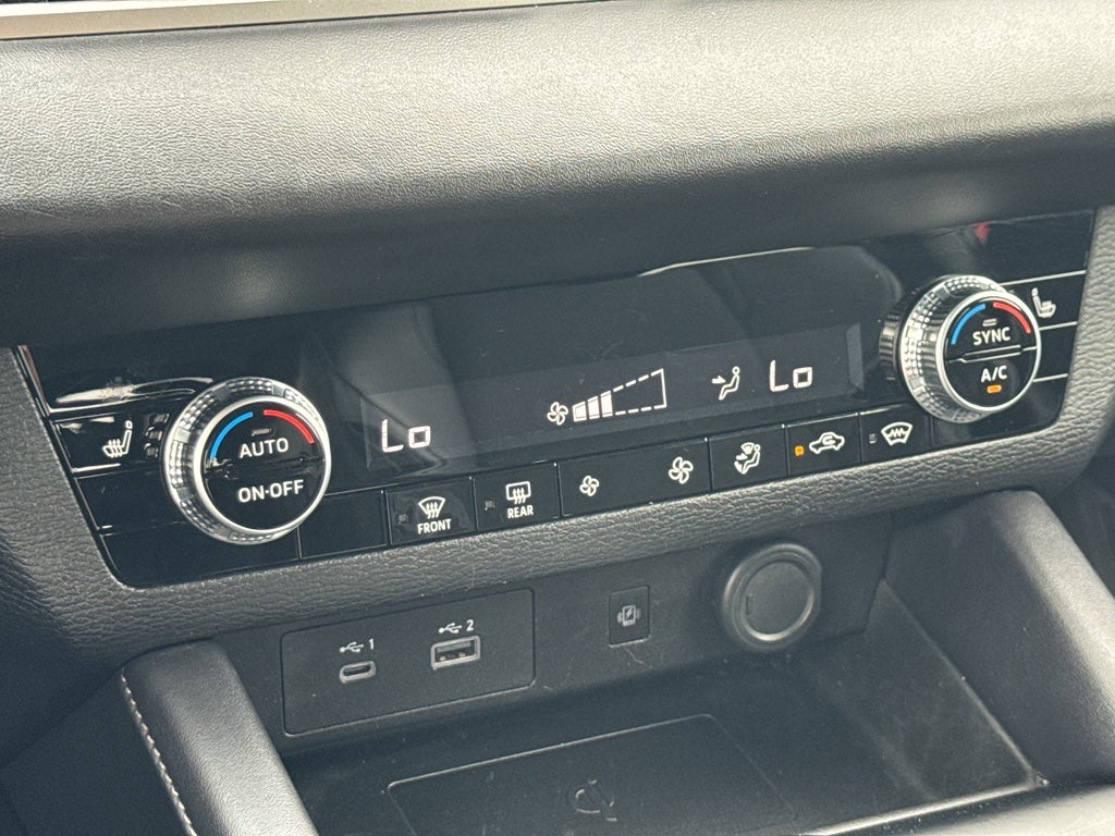 2024 Mitsubishi Outlander Base