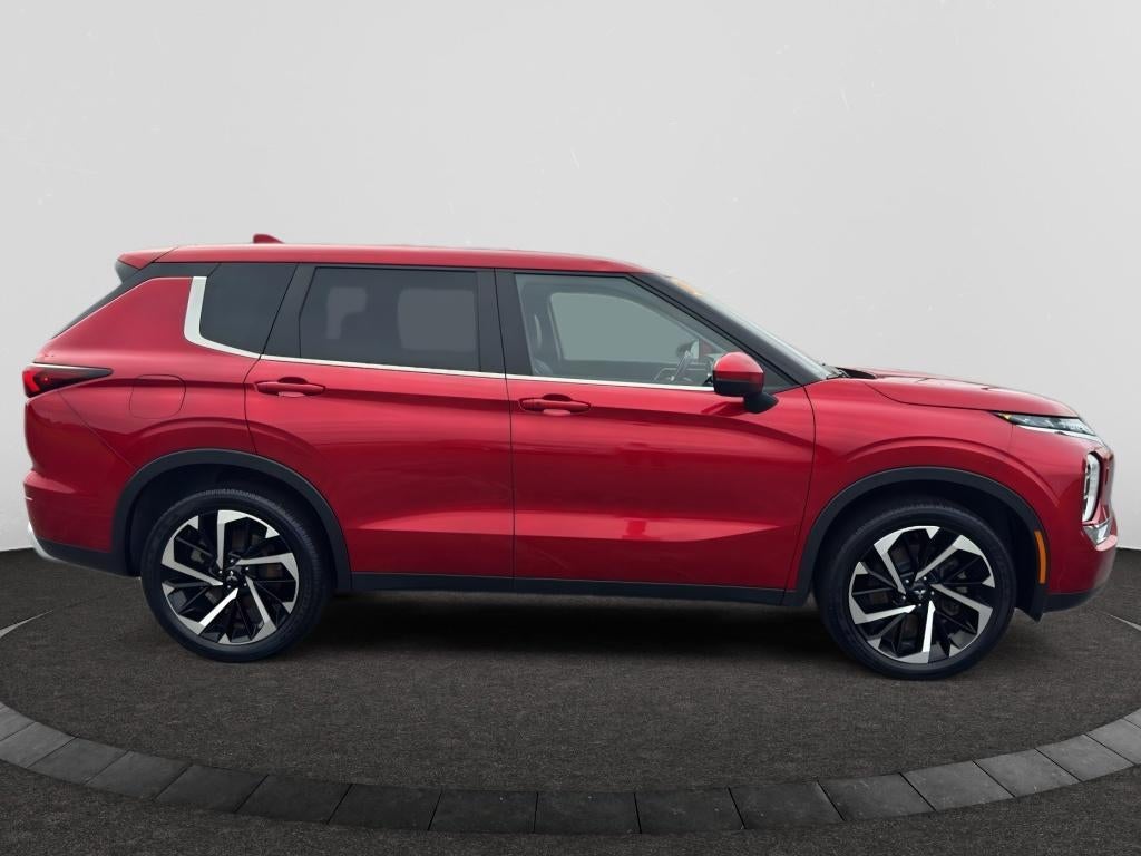 2024 Mitsubishi Outlander Base