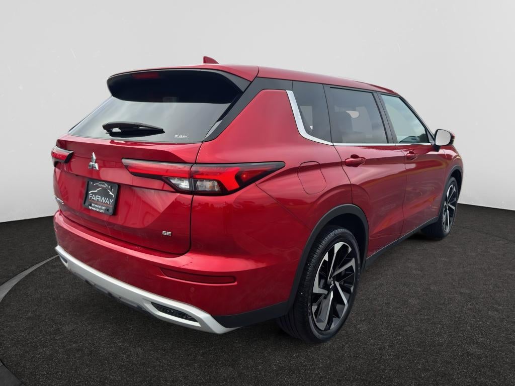 2024 Mitsubishi Outlander Base