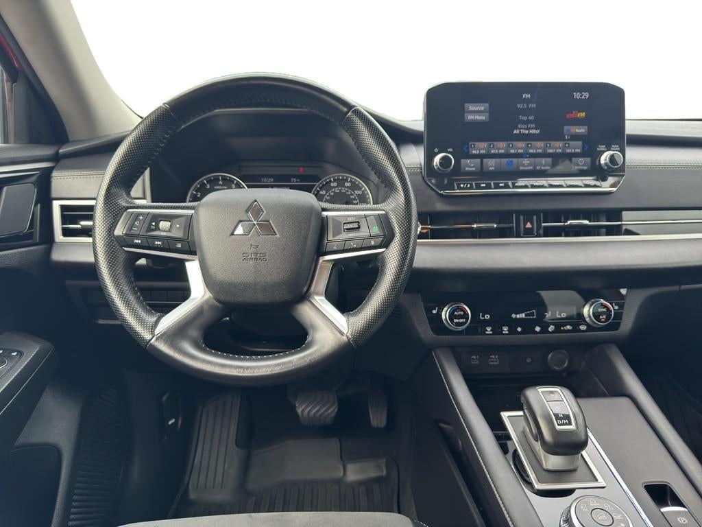 2024 Mitsubishi Outlander Base